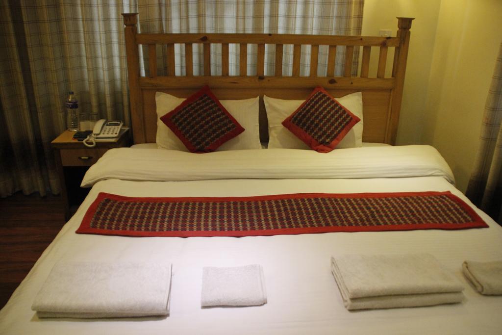 Hotel Peace N Park 카트만두 객실 사진