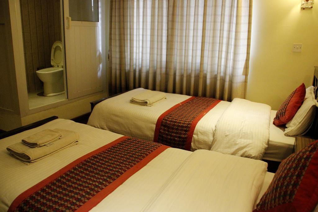 Hotel Peace N Park 카트만두 객실 사진